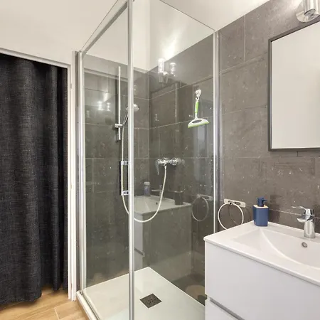 T2 -le Winter Palace, Vue Saint-Raphaël