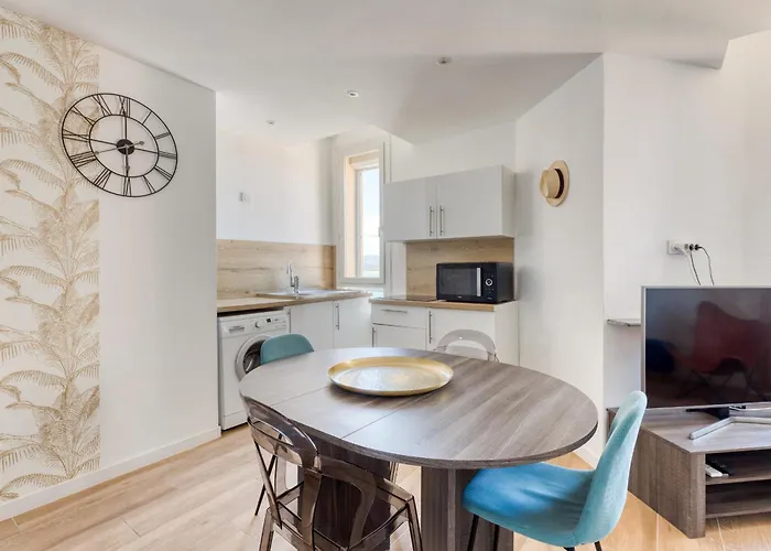 T2 -le Winter Palace, Vue Apartman Saint-Raphaël