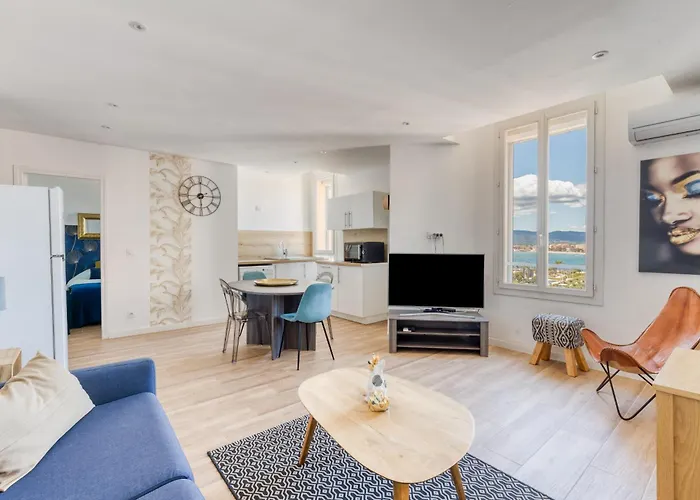 T2 -le Winter Palace, Vue Apartman Saint-Raphaël