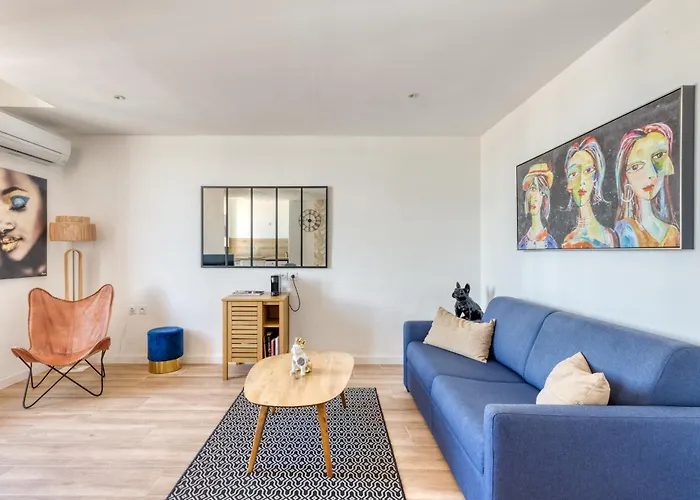 T2 -le Winter Palace, Vue Apartman