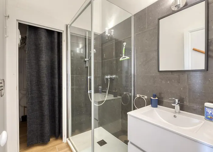 T2 -le Winter Palace, Vue Saint-Raphaël